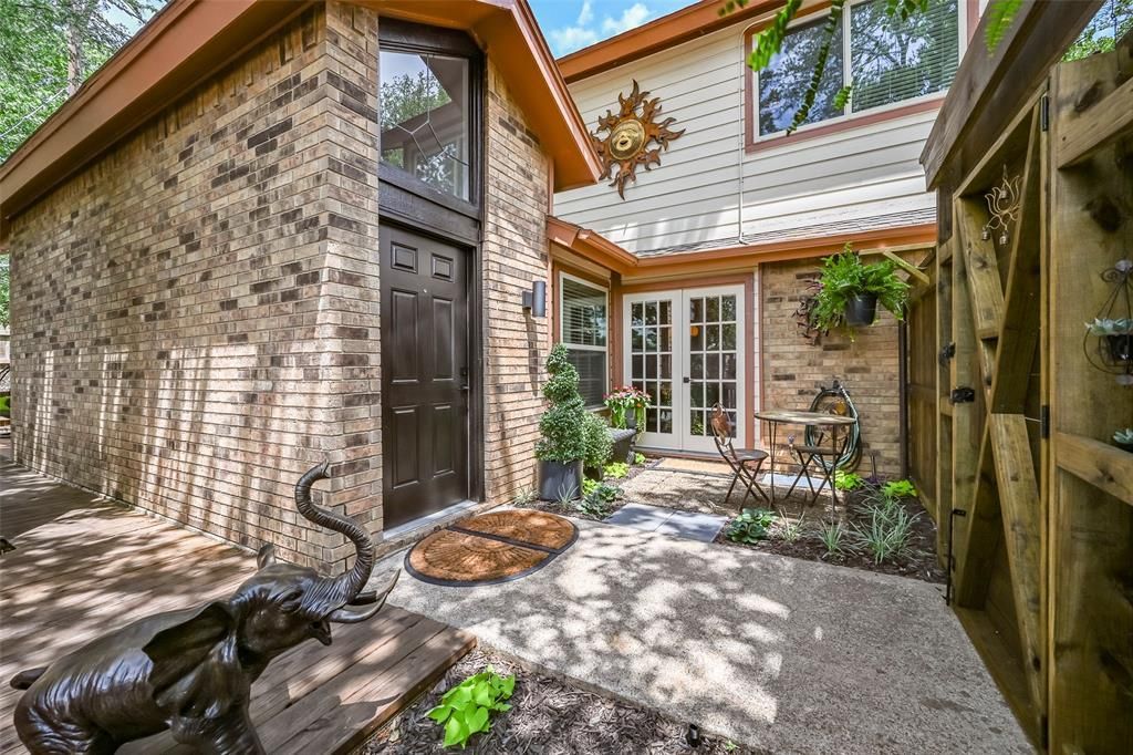 1446 Palmnold Circle W, Fort Worth, TX 76120 Main Photo