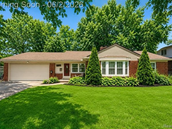 45520 Deshon Street, Utica, MI 48317