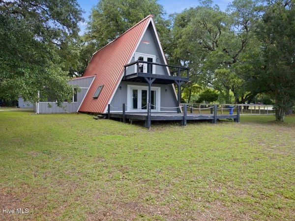 1098 Kings Landing Road , Hampstead, NC 28443
