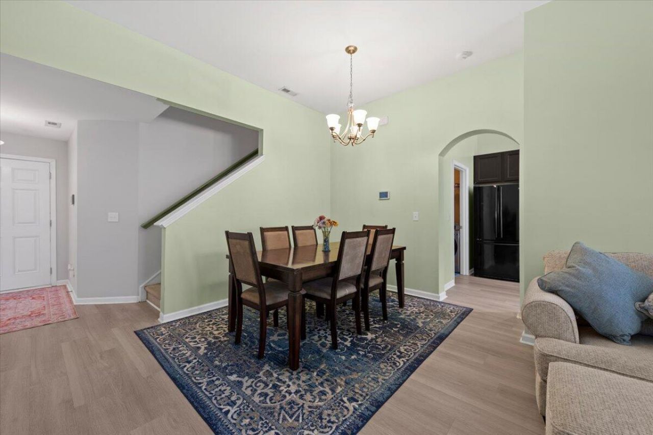 145 Mayfield Drive Photo 11