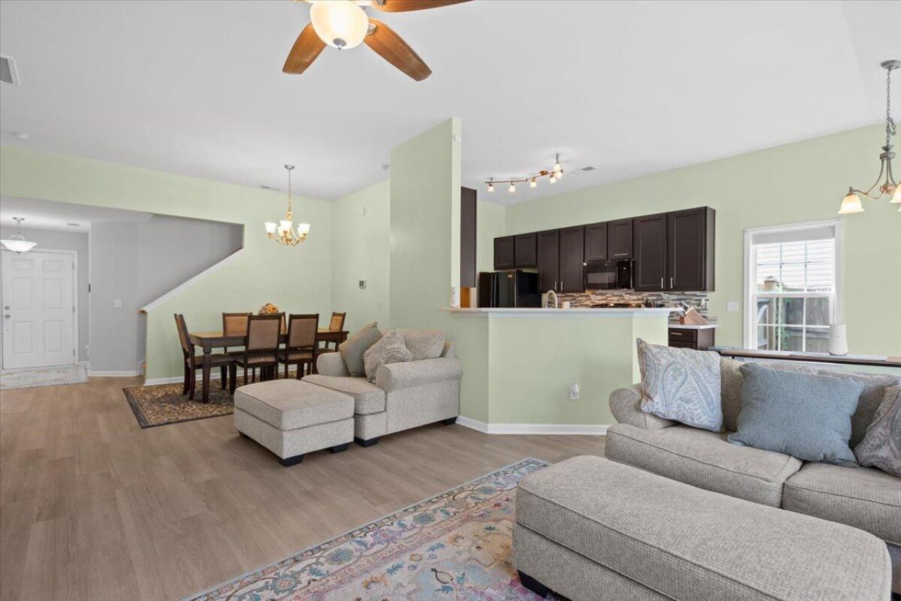 145 Mayfield Drive Photo 12