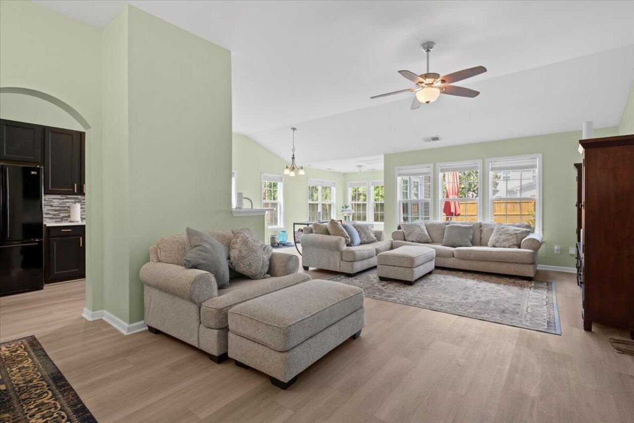 145 Mayfield Drive Photo 13