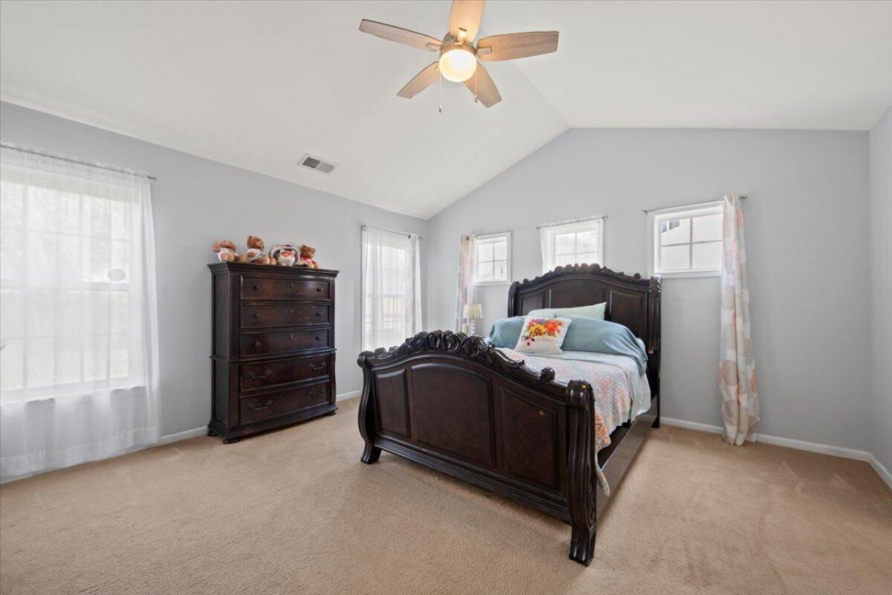145 Mayfield Drive Photo 17