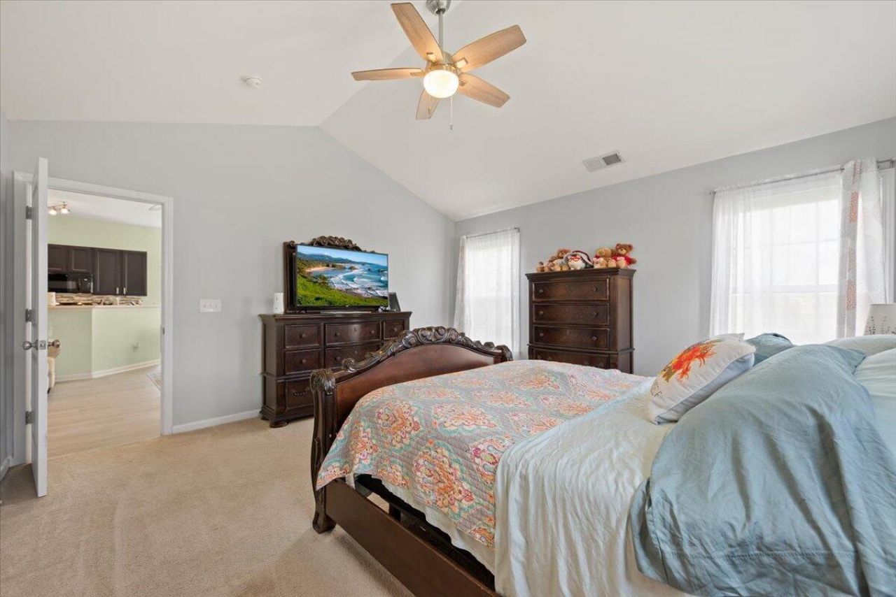 145 Mayfield Drive Photo 18