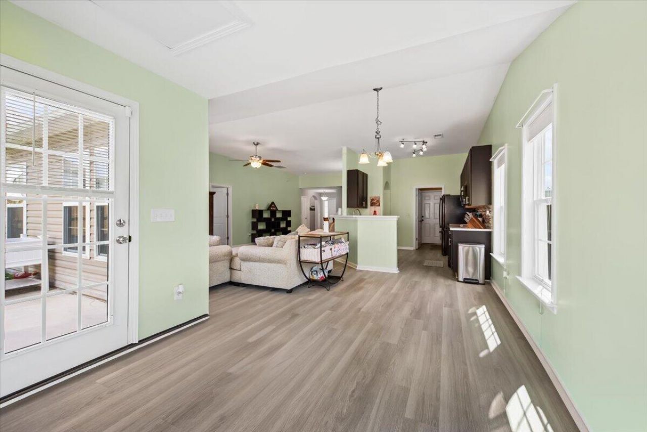 145 Mayfield Drive Photo 30