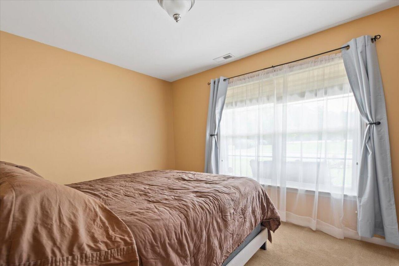 145 Mayfield Drive Photo 4