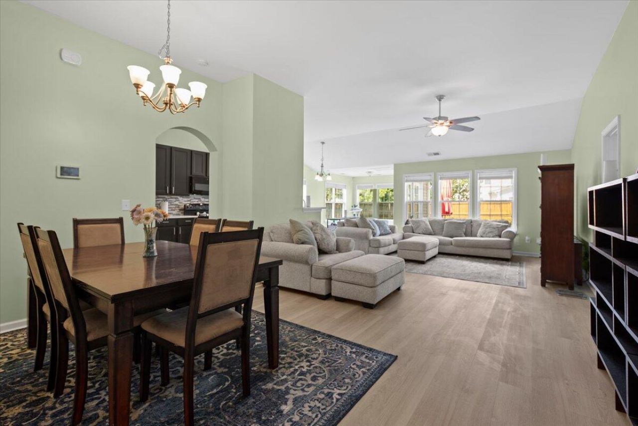 145 Mayfield Drive Photo 6