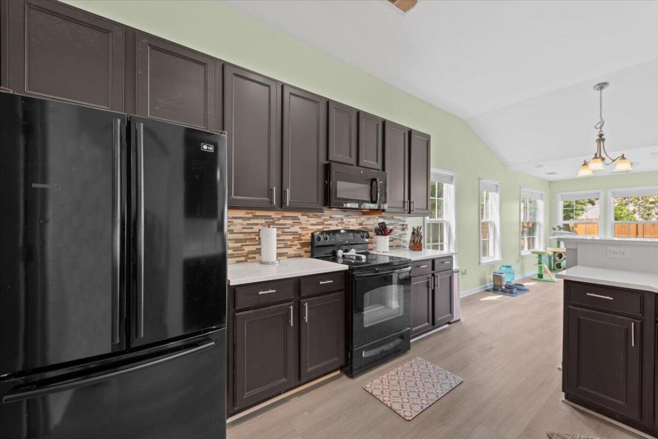 145 Mayfield Drive Photo 8