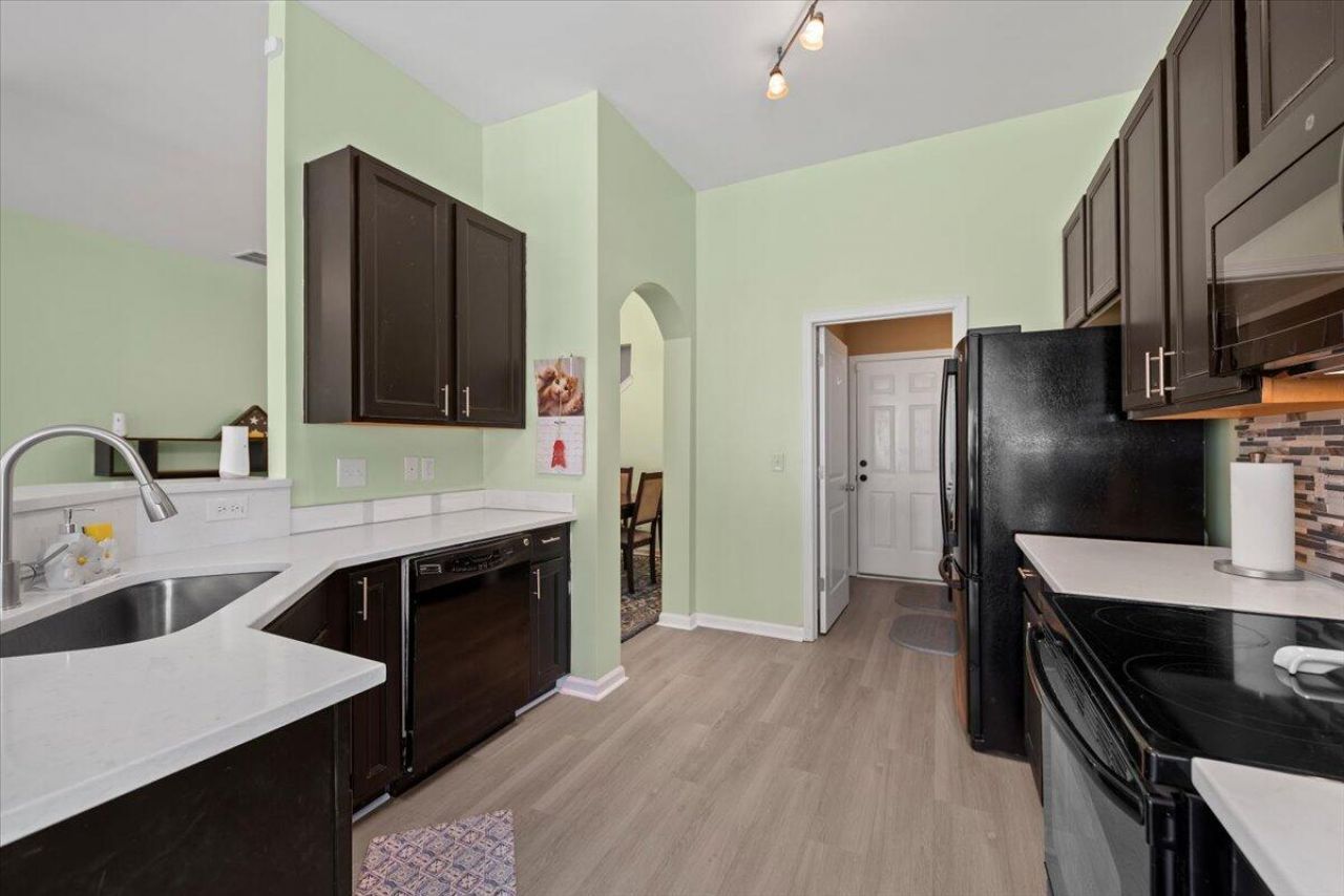 145 Mayfield Drive Photo 9