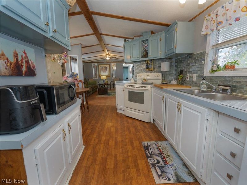 2163 Parkway Drive, Deerfield, OH 44411 Photo 8