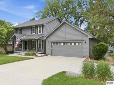 10552 Forrest Drive, Omaha, NE 68124