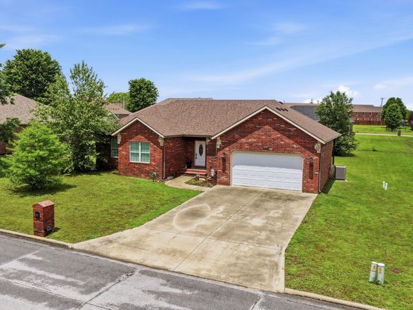 2251 W Heritage Street , Bolivar, MO 65613