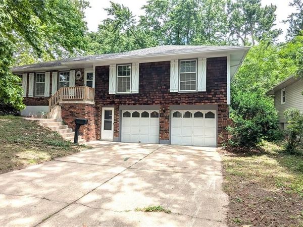 8933 Hunter Street, Kansas City, MO 64138
