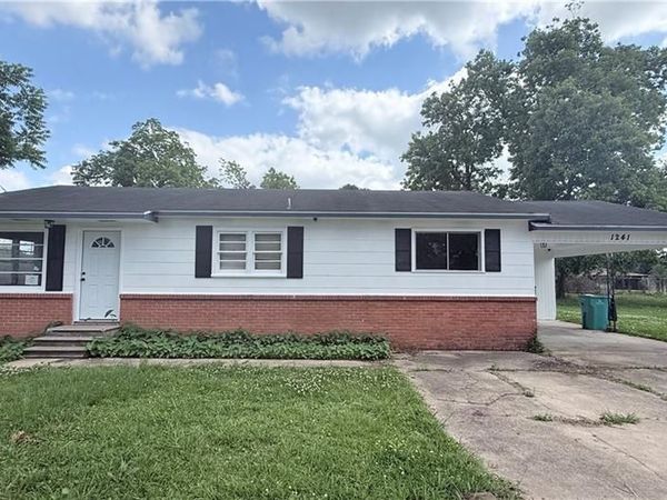 1241 CROUCHET Street , Opelousas, LA 70570