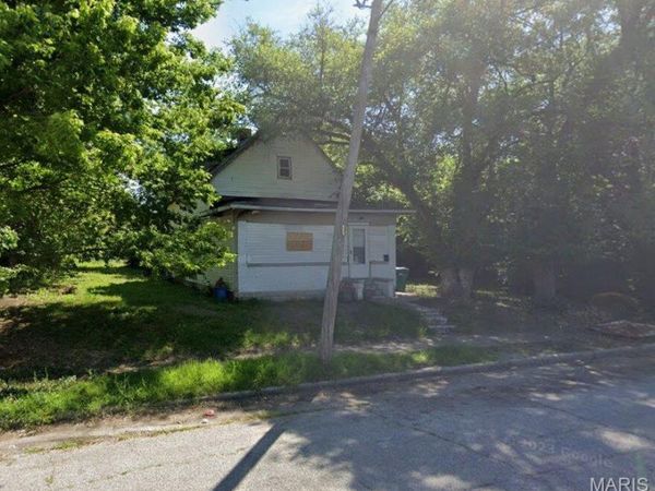 1713 Market Avenue , East St Louis, IL 62207