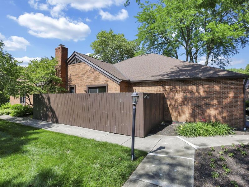 2160 Coach Road N, Unit 9, Columbus, OH 43220 Photo 3