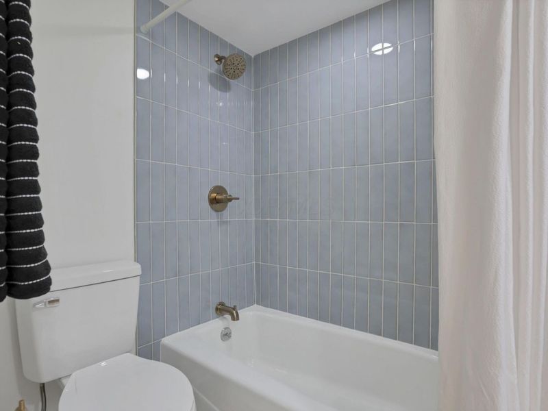 2160 Coach Road N, Unit 9, Columbus, OH 43220 Photo 36