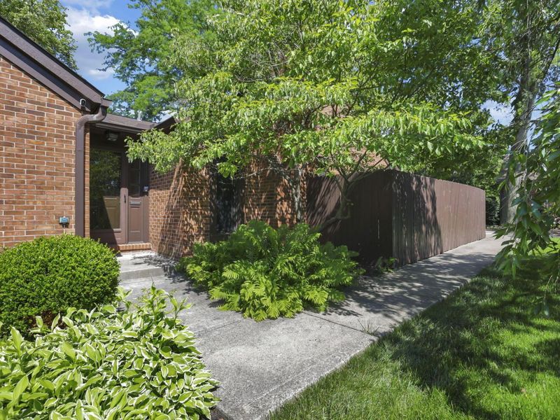 2160 Coach Road N, Unit 9, Columbus, OH 43220 Photo 4
