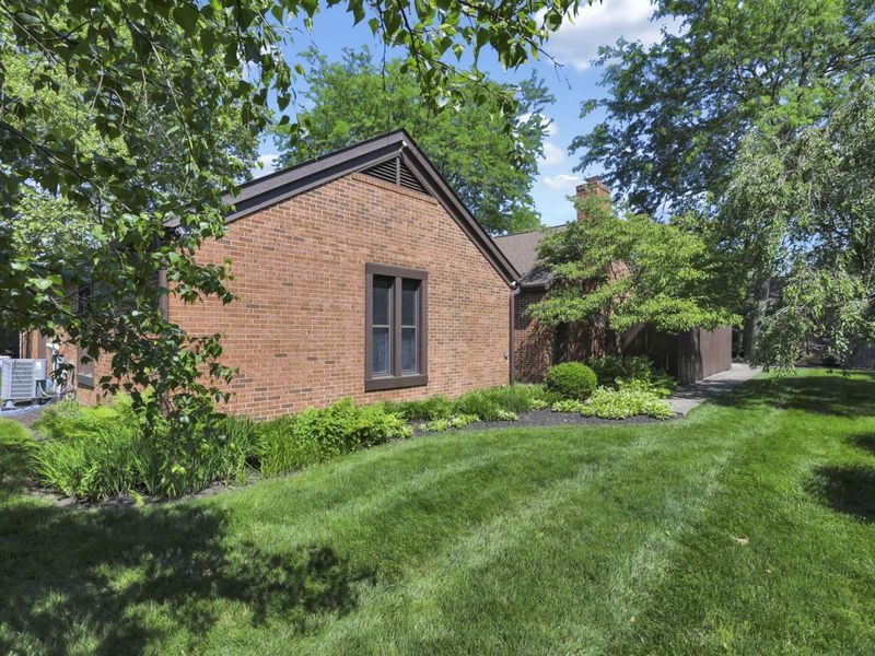 2160 Coach Road N, Unit 9, Columbus, OH 43220 Photo 49