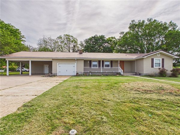 803 N Springfield Street , Berryville, AR 72616
