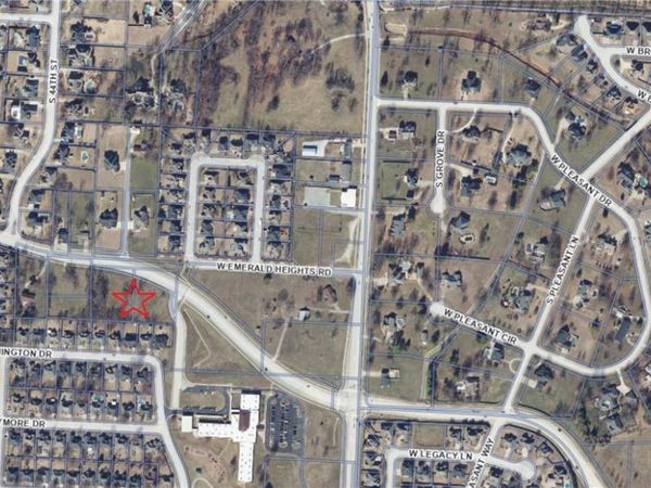 4314 W Pleasant Grove Road , Rogers, AR 72758