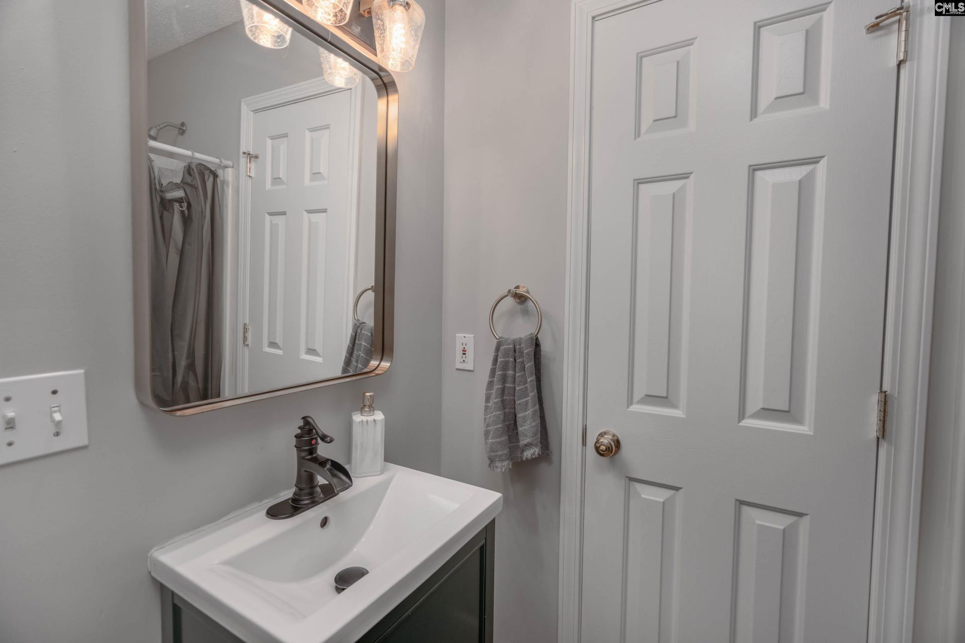 105 Brook Hollow Ct  Photo 16