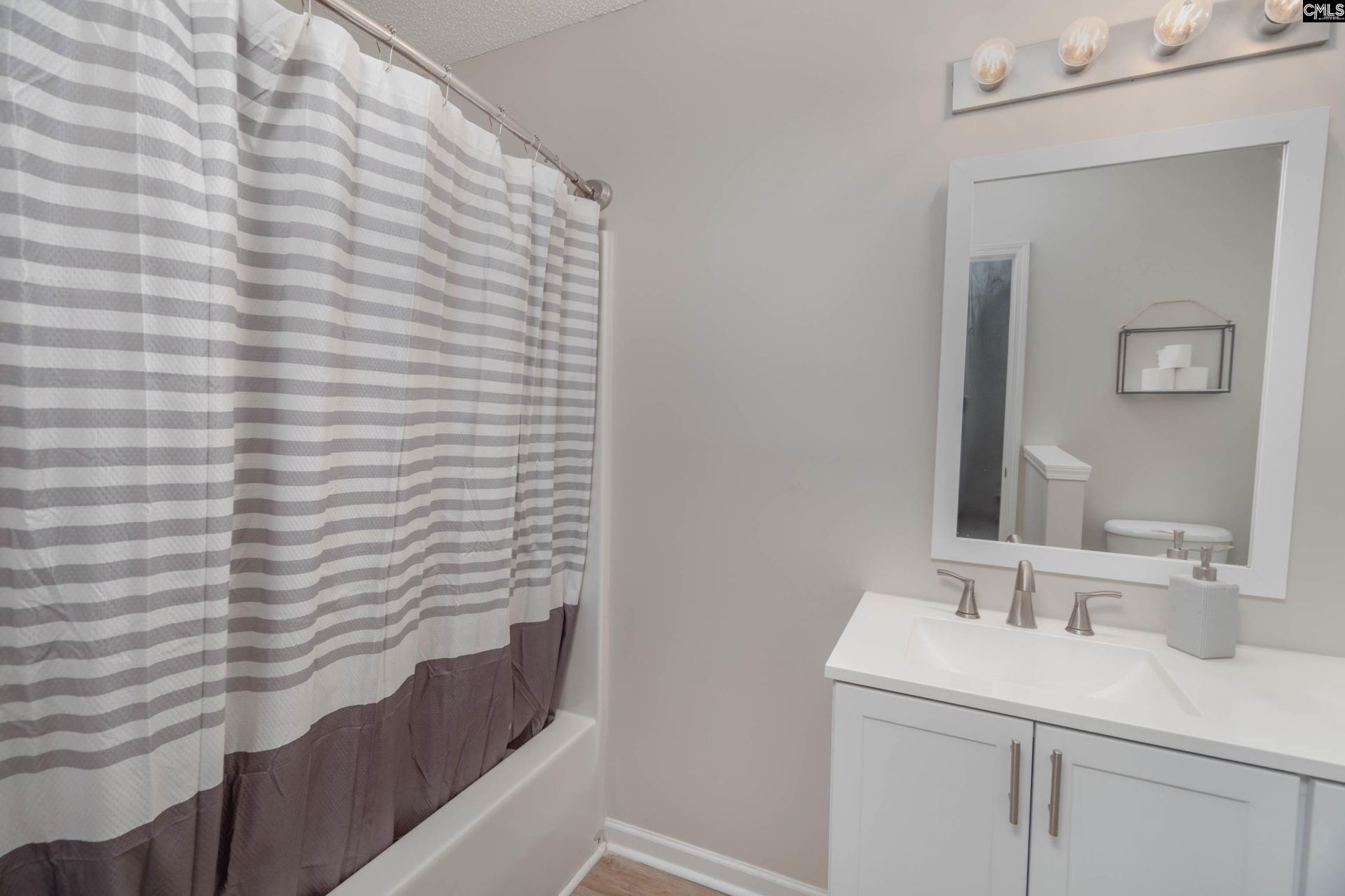 105 Brook Hollow Ct  Photo 21