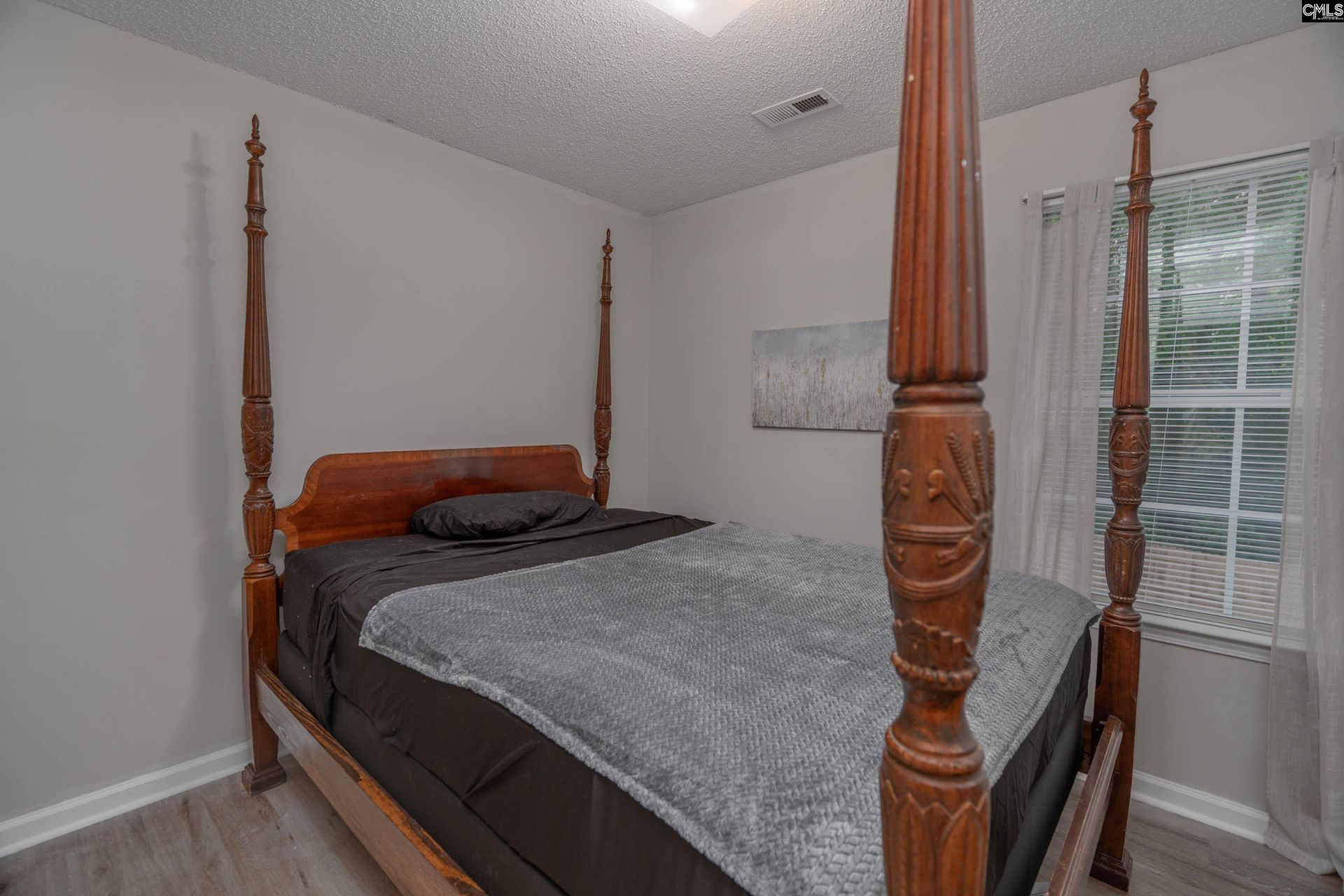 105 Brook Hollow Ct  Photo 22