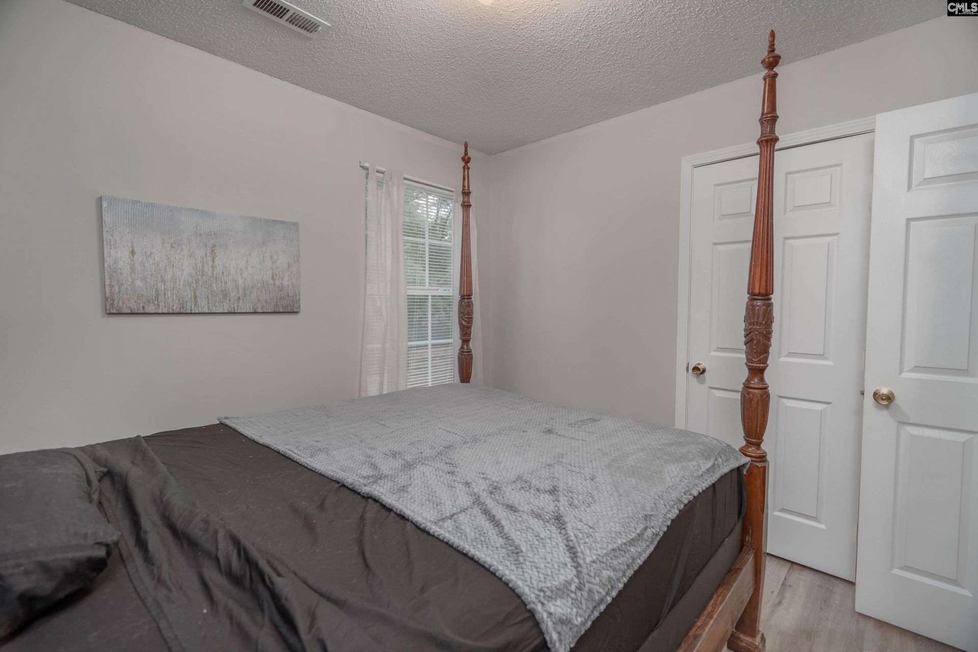 105 Brook Hollow Ct  Photo 23