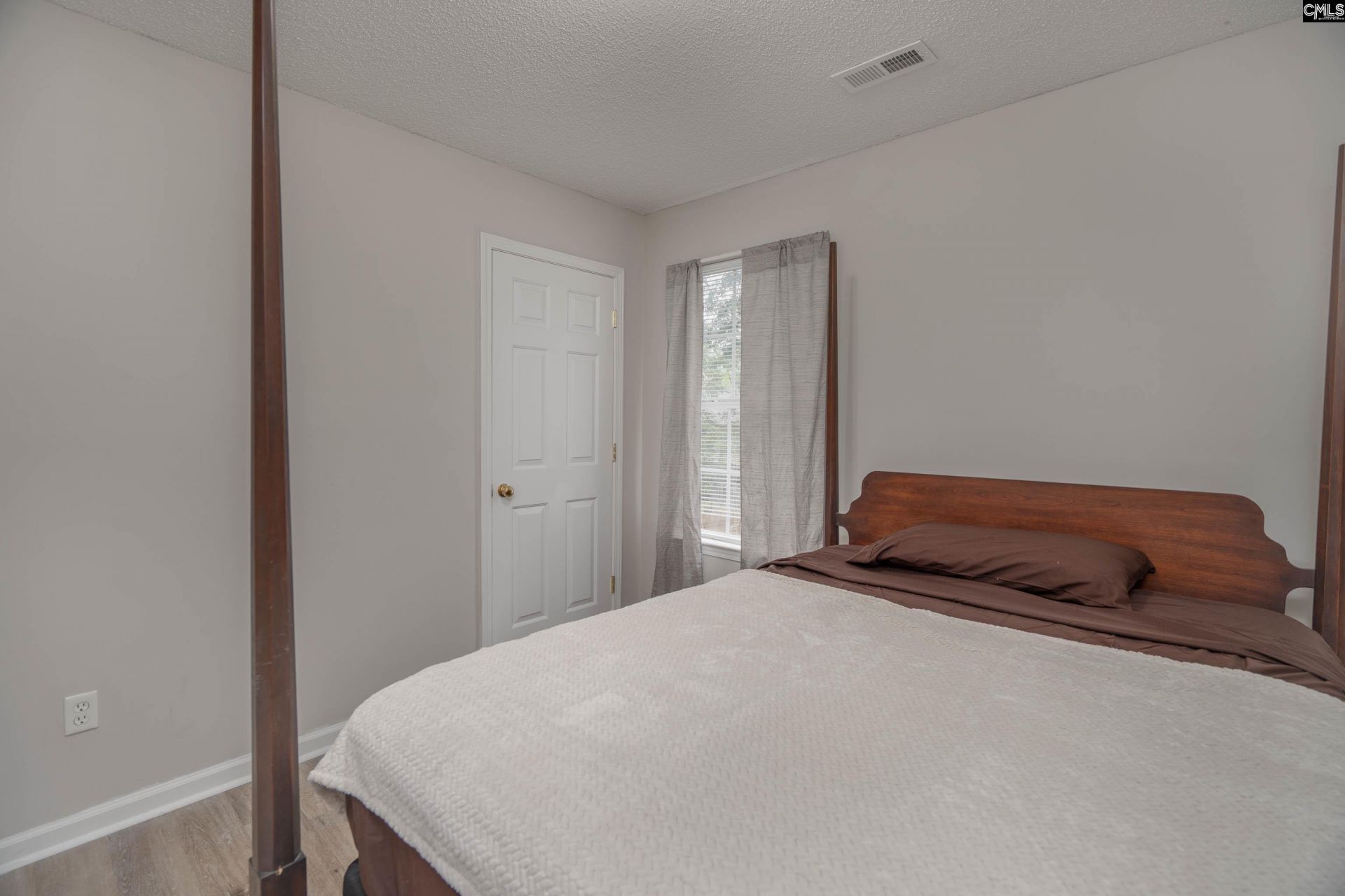 105 Brook Hollow Ct  Photo 24