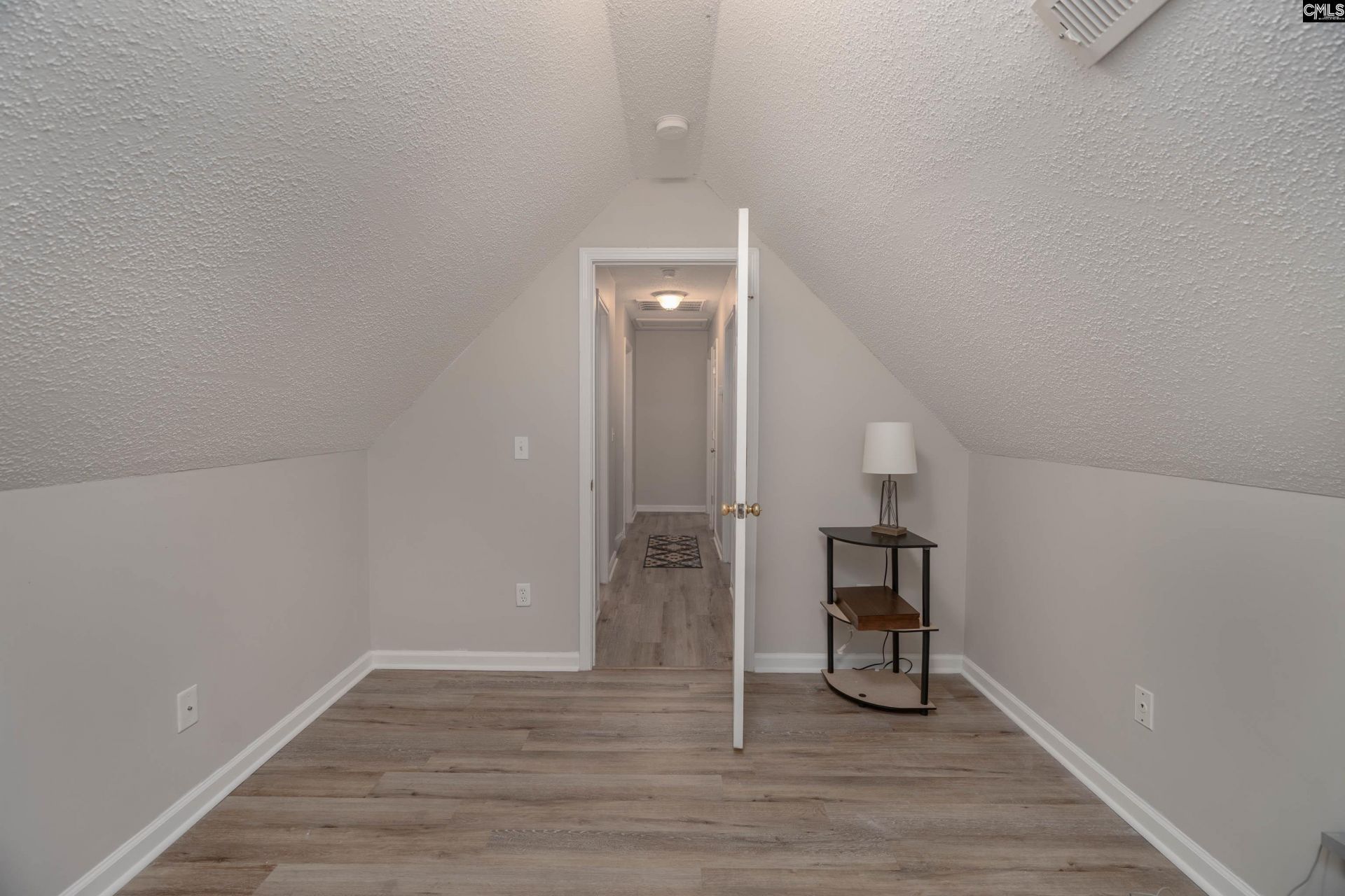 105 Brook Hollow Ct  Photo 29