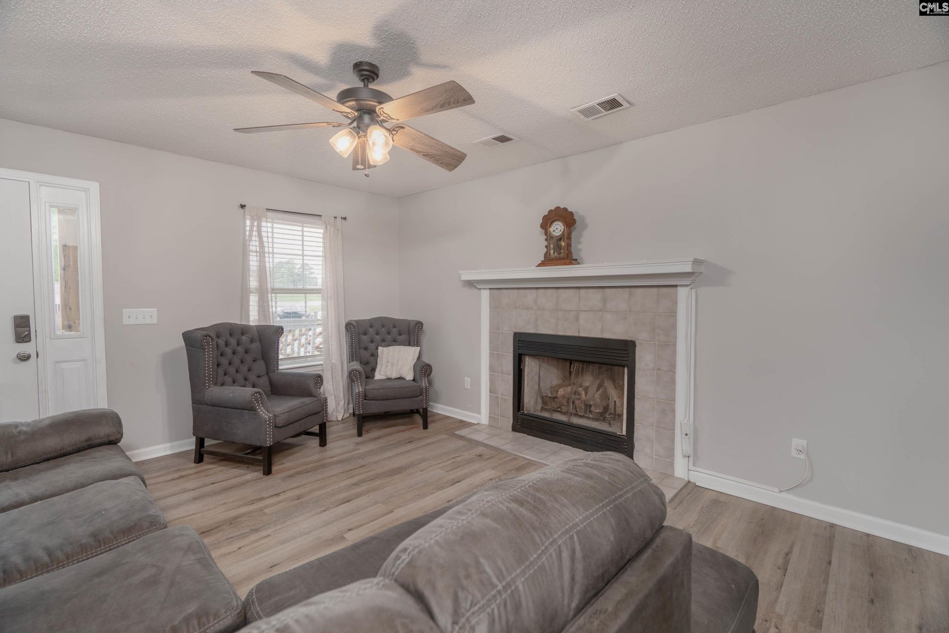 105 Brook Hollow Ct  Photo 6