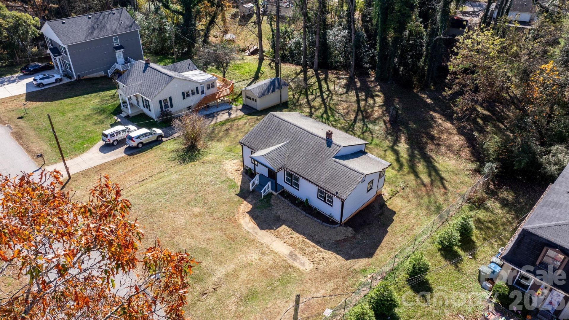 204 22nd Avenue Ne, Hickory, NC 28601 Main Photo