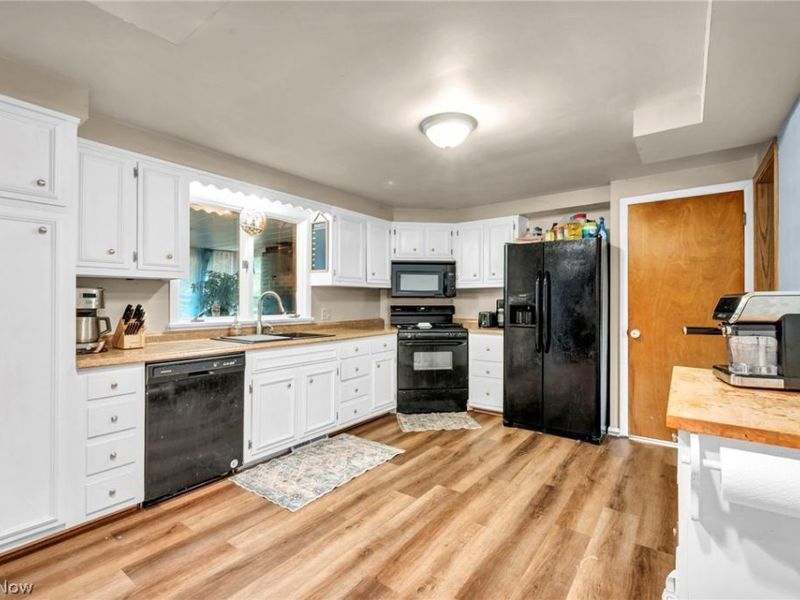 4841 Glenennis Circle NW, Canton, OH 44708 Photo 9