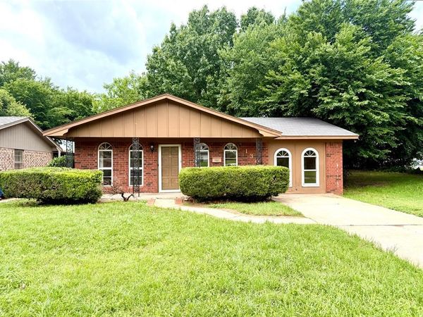 1306 S 2nd Street, Chickasha, OK 73018