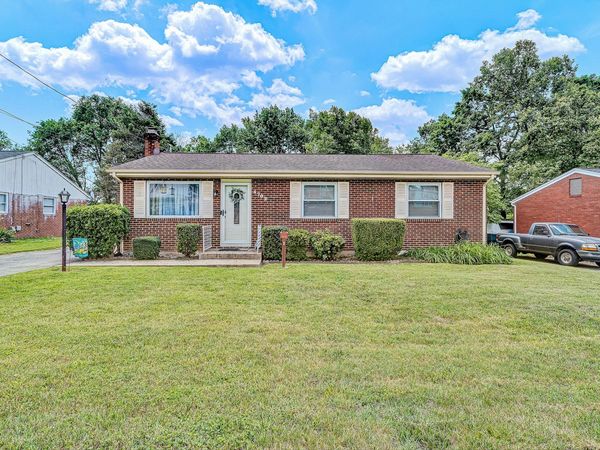 4702 Desi RD NW, Roanoke, VA 24017