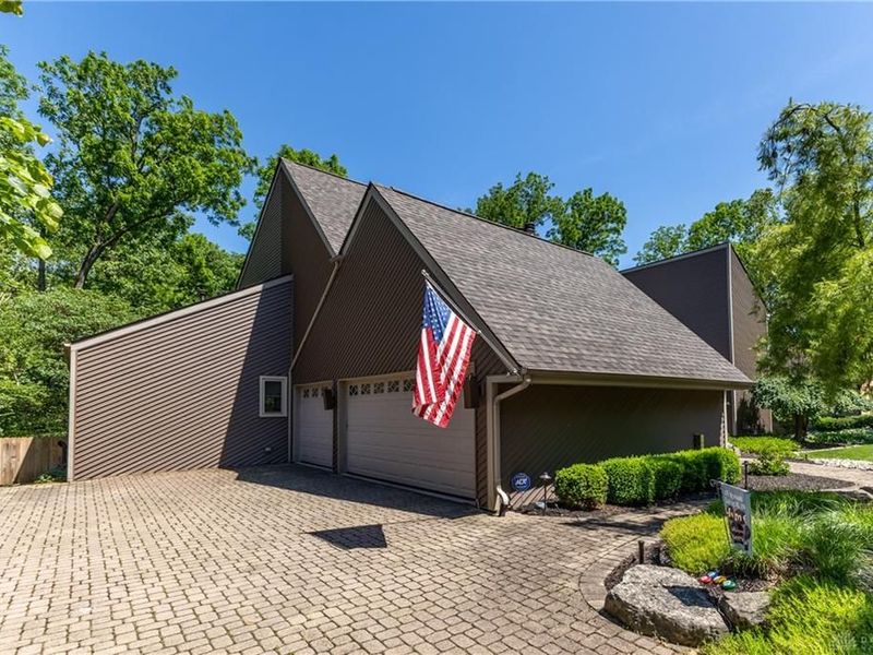 7655 S Winding Way, Tipp City, OH 45371 Photo 2