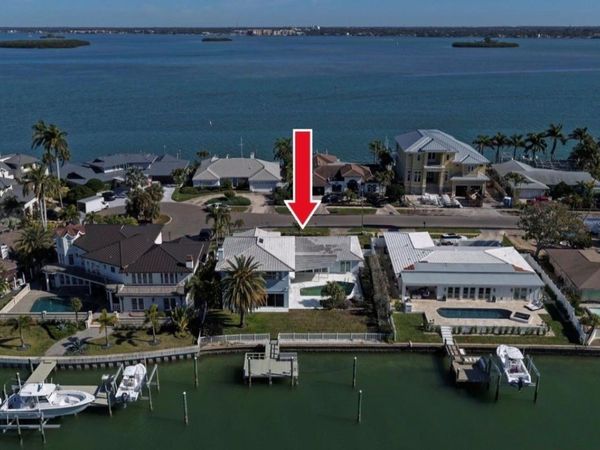 878 HARBOR ISLAND , CLEARWATER BEACH, FL 33767