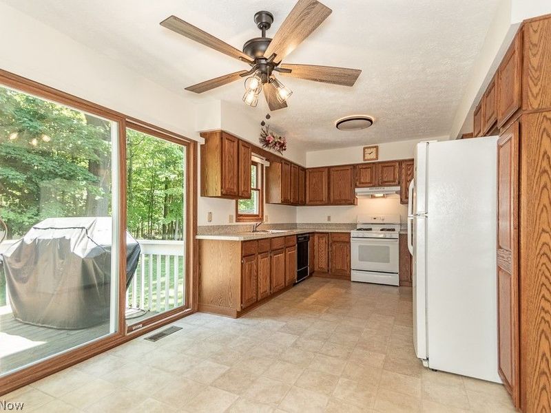 647 Robin Drive, Eastlake, OH 44095 Photo 12