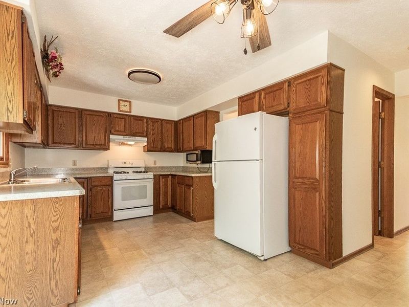 647 Robin Drive, Eastlake, OH 44095 Photo 13