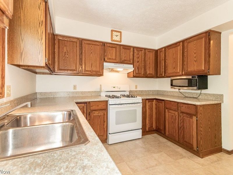 647 Robin Drive, Eastlake, OH 44095 Photo 16