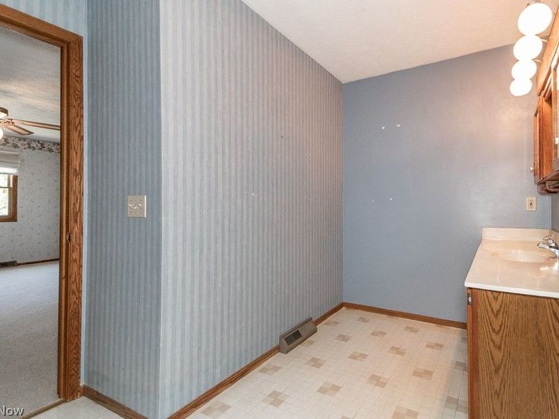 647 Robin Drive, Eastlake, OH 44095 Photo 27