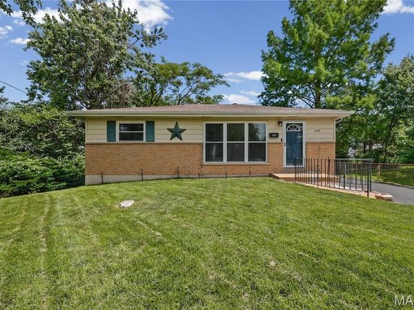 3707 Hoffmeister Avenue , St Louis, MO 63125