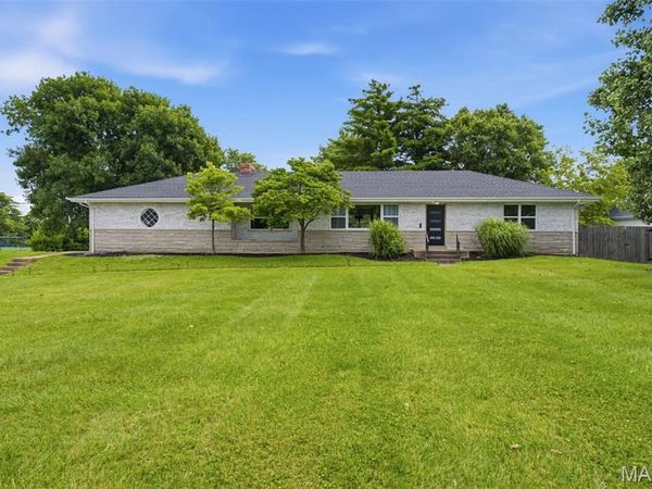 504 Wren Avenue, Manchester, MO 63021