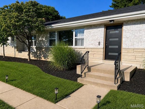 504 Wren Avenue , Manchester, MO 63021