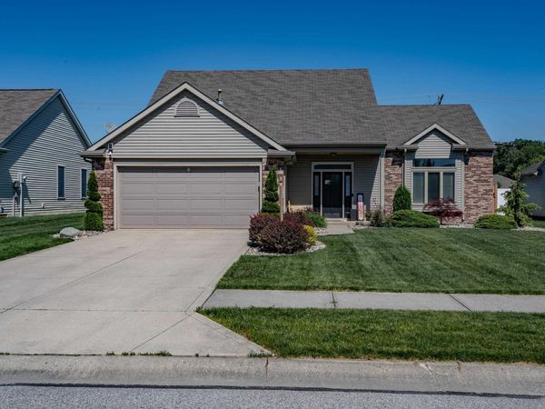 1584 Sunpointe Cove, New Haven, IN 46774