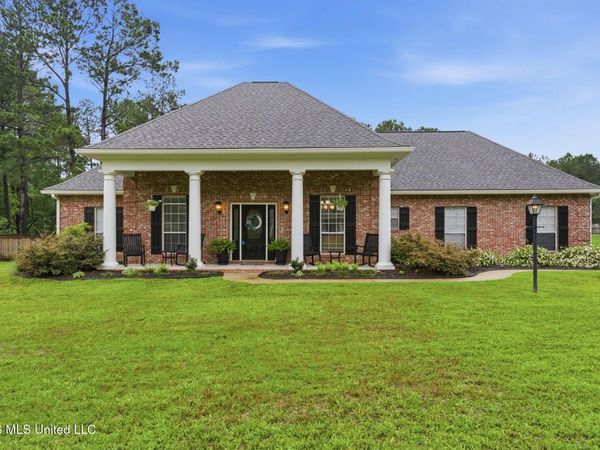 104 Cottoncreek Drive, Hattiesburg, MS 39402