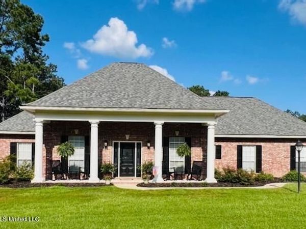 104 Cottoncreek Drive, Hattiesburg, MS 39402