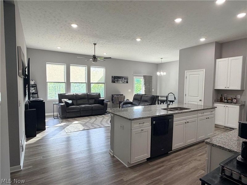 996 Ashley Taylor Court, Wadsworth, OH 44281 Photo 6
