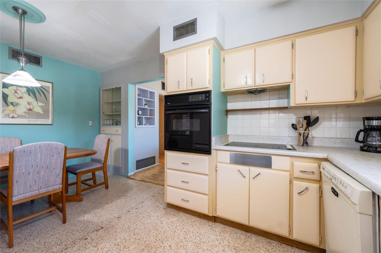 2215 Grove Street, Sarasota, FL 34239 Photo